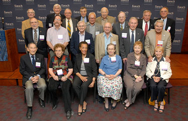 Photo of a group of alumni. Link to Life Stage Gift Planner Ages 22-44 Situations.